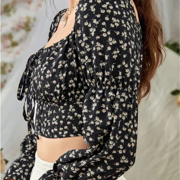 LA HEARTS Pac Sun Black & White Long Sleeve Floral Crop Top Size Small - Picture 2 of 11